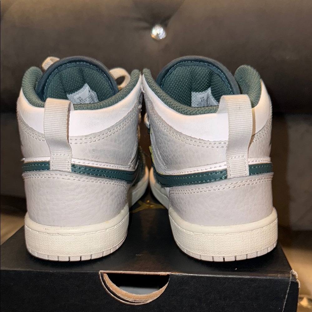 Jordan Kids Sneakers - Green and White - Picture 5 of 6